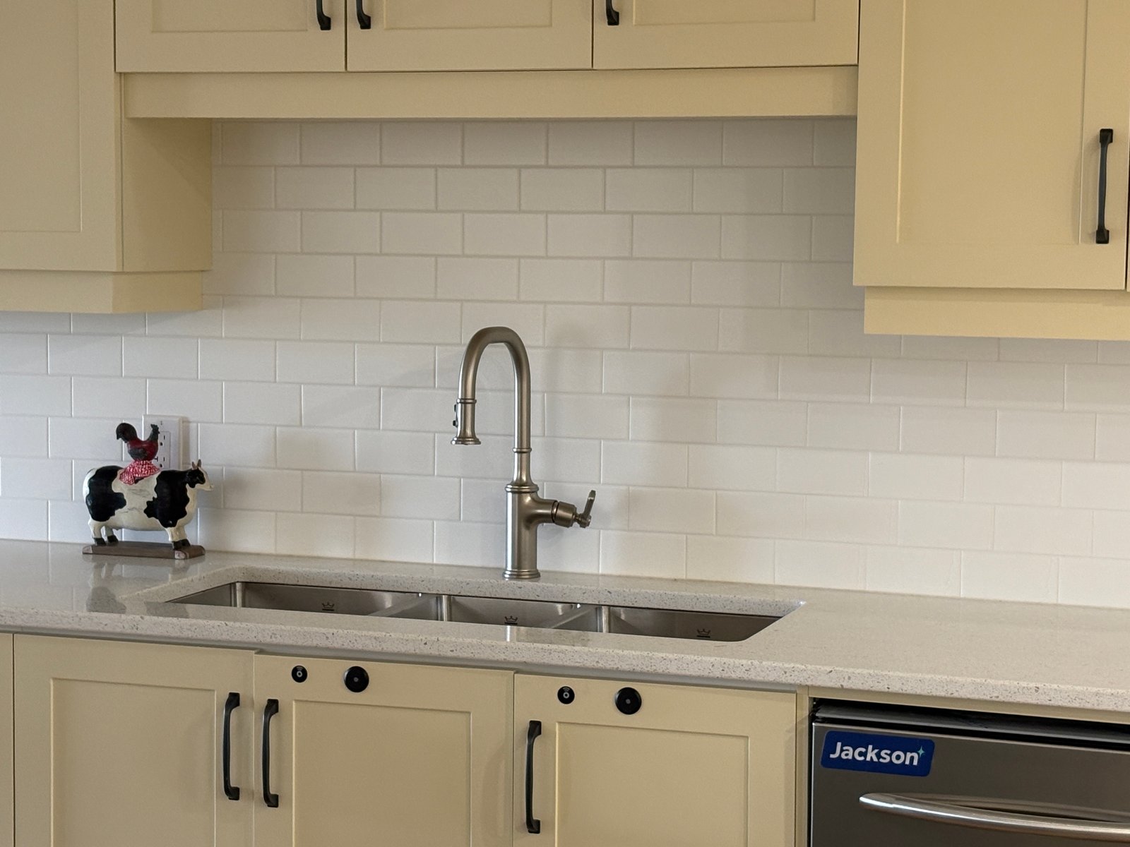 Kitchen backsplash tile installation by Siena Tile — Hamilton & GTA